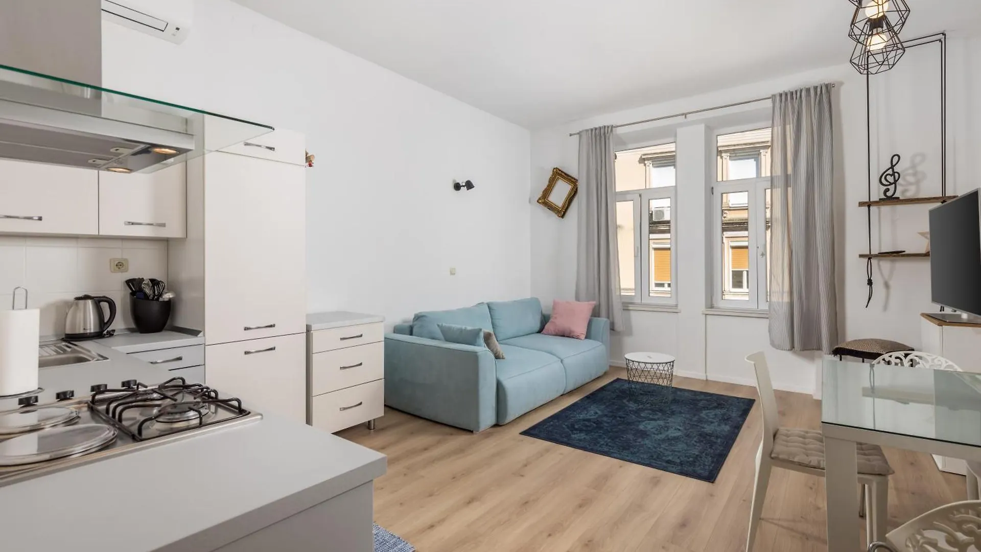 Apartment Issa, Opatija Center With Parking